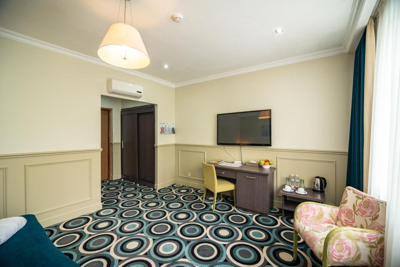 mildom express hotel 3*